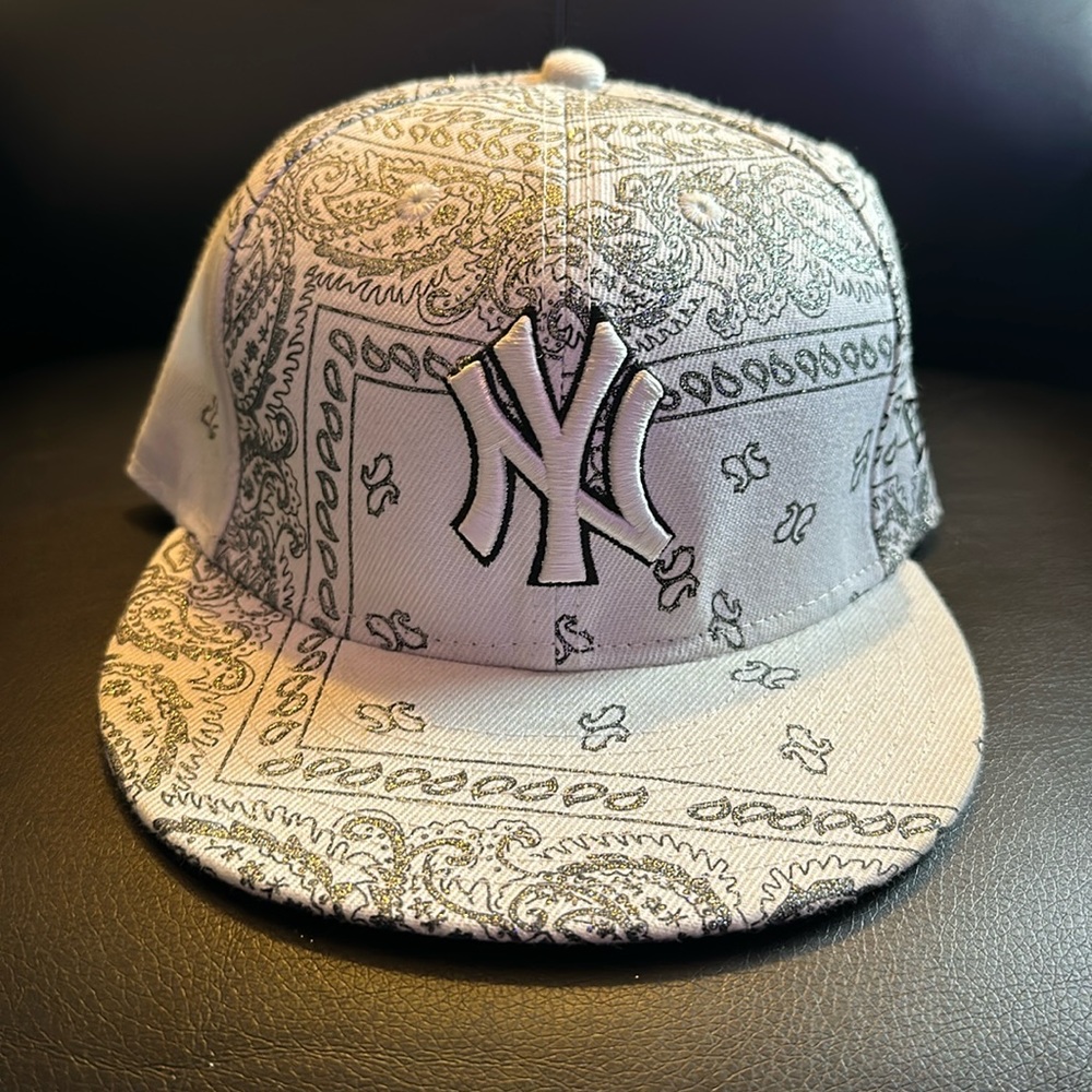 New York Yankees New Era Fitted Hat 7/14 (Metallic Thread)